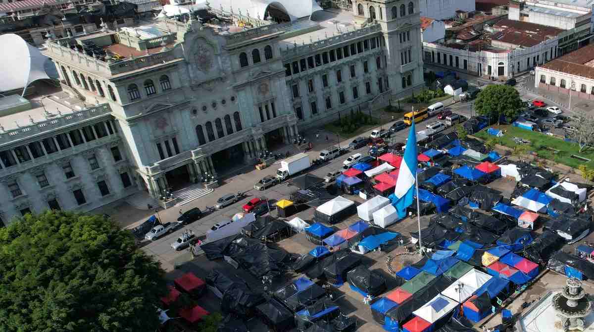 ¿Destitución masiva? Así avanza el proceso contra 160 maestros vinculados al STEG
