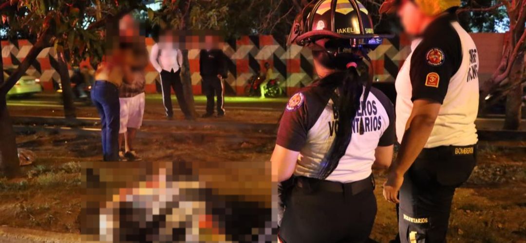 Aparatoso accidente de tránsito en calzada Atanasio Tzul deja un motorista fallecido