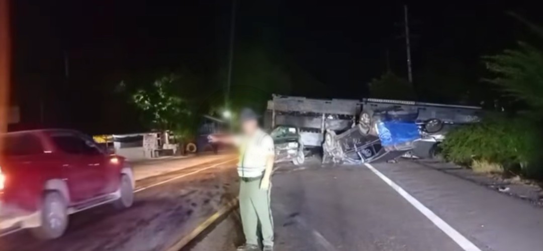 Cabezal impacta contra un vehículo en la ruta al Atlántico
