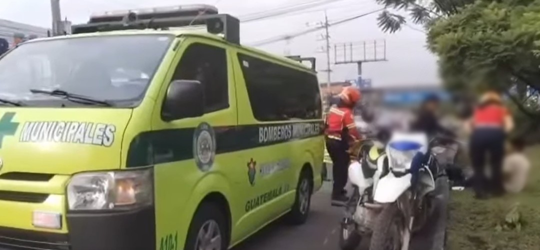 Motorista pierde el control y derrapa en la Calzada Aguilar Batres