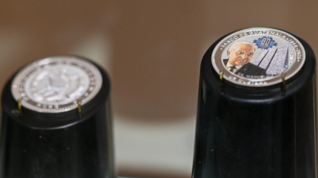 Banguat lanza moneda conmemorativa por su 80 aniversario: así puede adquirirla