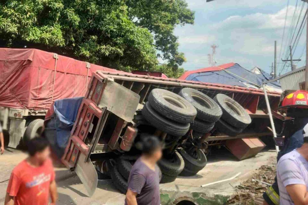 Así fue el momento en que un tráiler provocó un aparatoso choque múltiple en Retalhuleu (VIDEO)