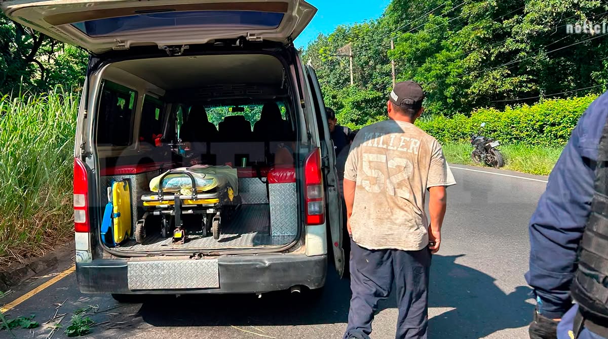 Vehículo pierde el control y vuelca en la ruta al Pacífico