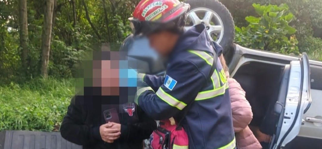 Vehículo pierde el control y vuelca en ruta Interamericana