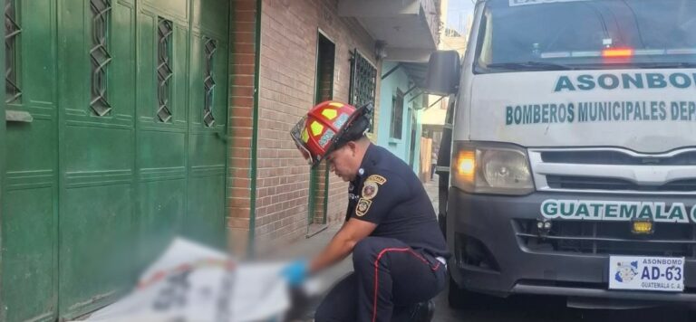 Localizan a hombre fallecido en la vía pública en zona 1