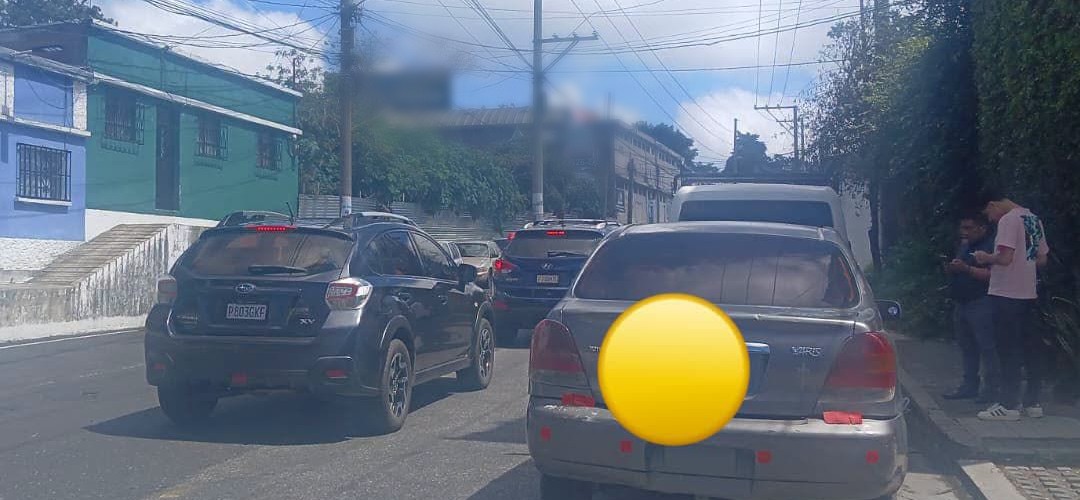 Se reporta colisión vehicular en Santa Catarina Pinula