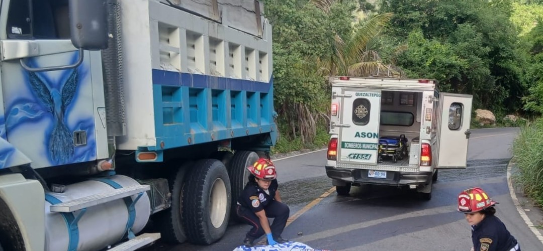 Motorista colisiona contra camión y muere en ruta al Atlántico