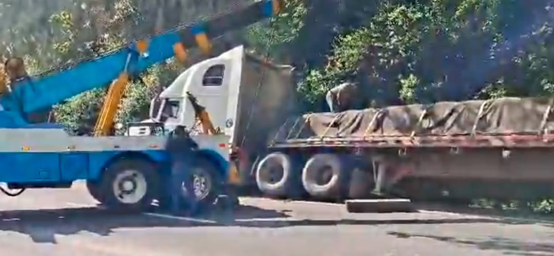 Precaución en la ruta Interamericana: mantienen cierre hacia el occidente por retiro de tráiler