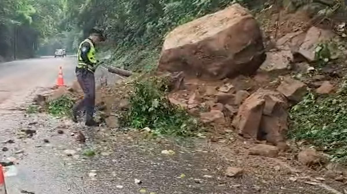   Derrumbe se registra en la ruta al Atlántico