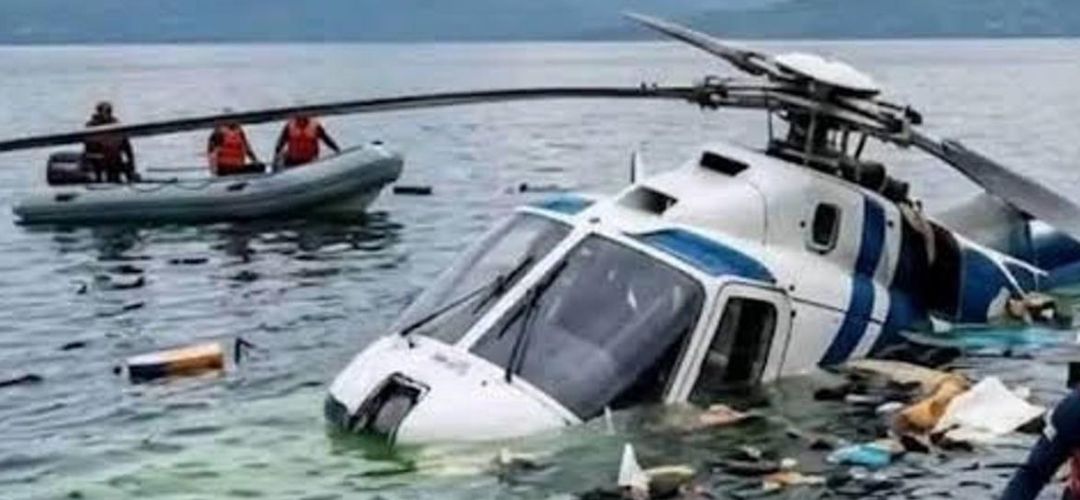Continúa búsqueda de dos personas tras desplome de helicóptero en Atitlán