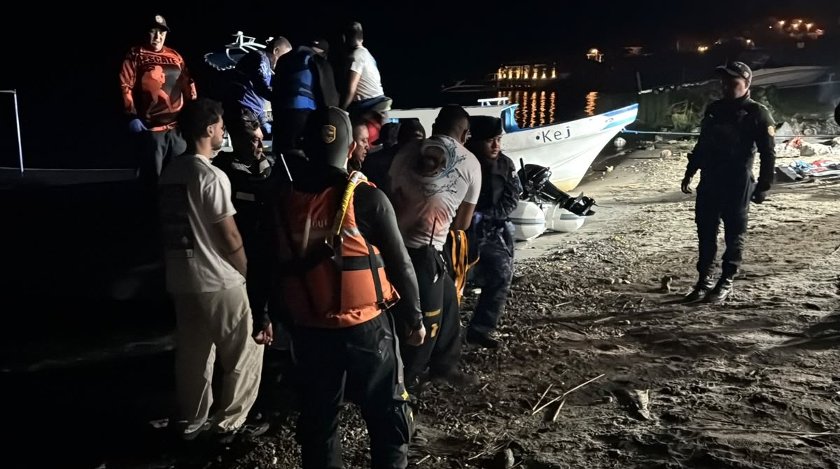 Localizan y recuperan los cuerpos de desaparecidos tras accidente aéreo en el lago de Atitlán