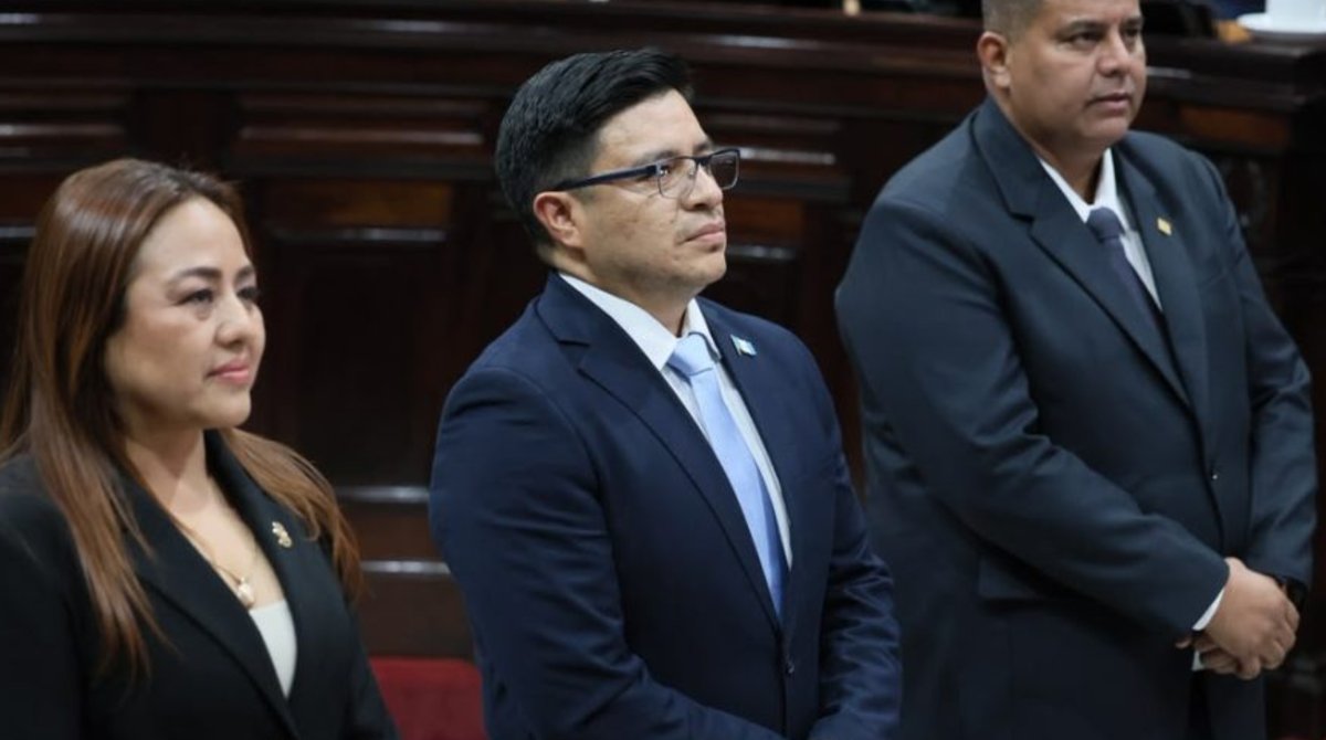 Congreso elige a Élfego Castañón como nuevo contralor: ¿quién es y cuál es su trayectoria en la CGC?